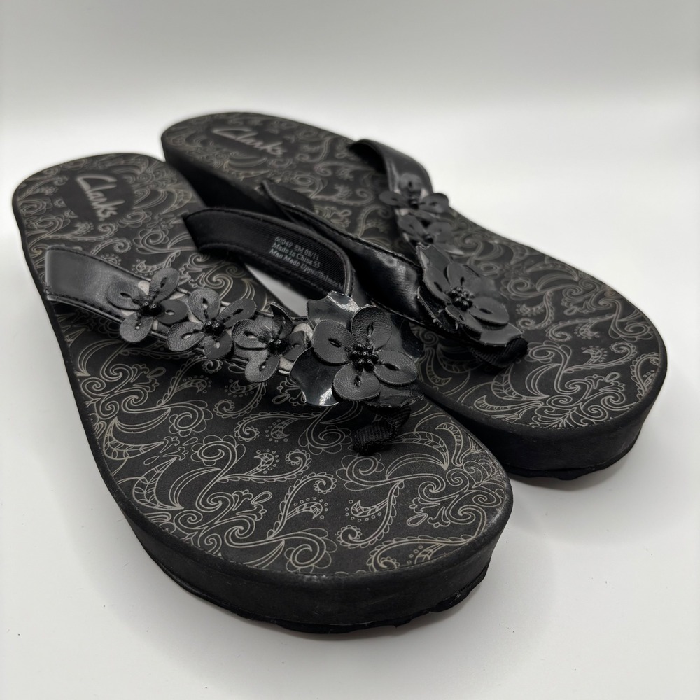 Clarks Sandals Womens 8 Black Floral Paisley Wedge Flip Flops 60049